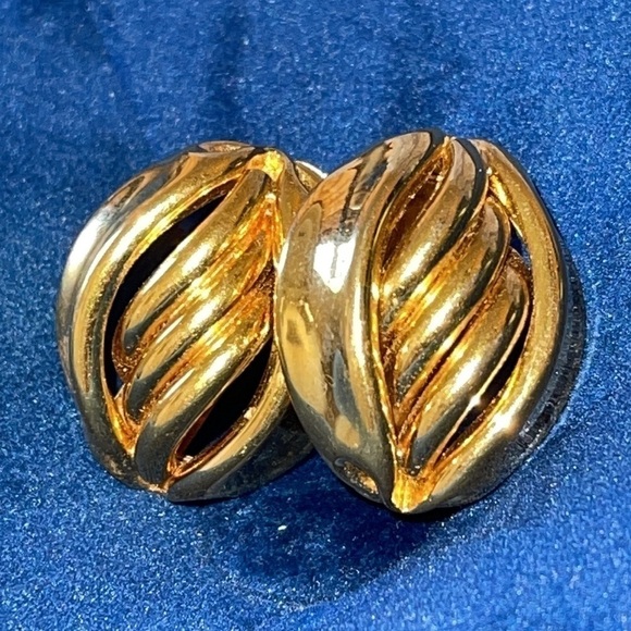 Vintage Napier Gold Crescent Shape Clip on Earrings - Picture 1 of 9